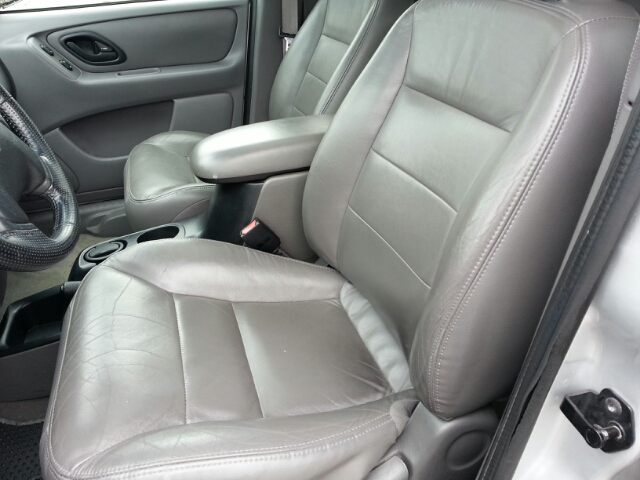 Ford Escape 2002 photo 21