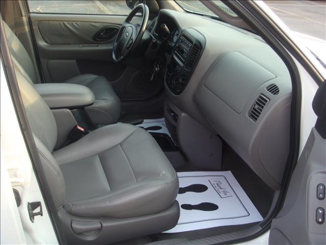 Ford Escape 2002 photo 1