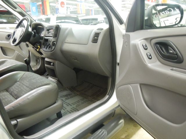 Ford Escape 2002 photo 1