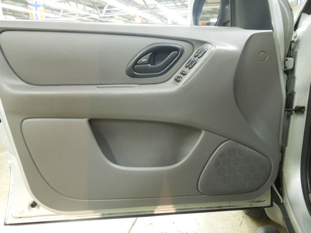 Ford Escape 2002 photo 23