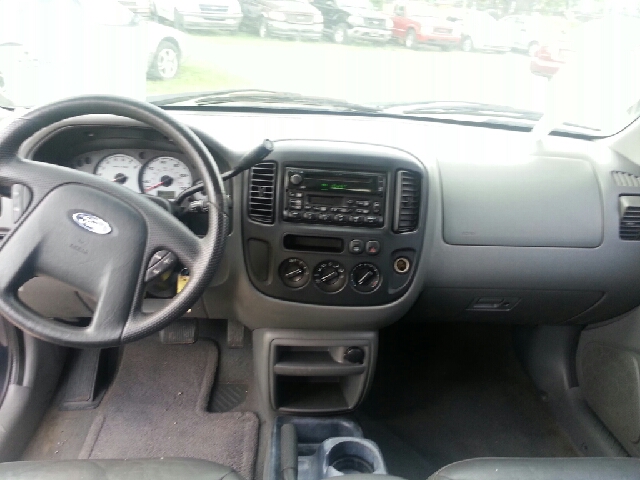 Ford Escape 2003 photo 17