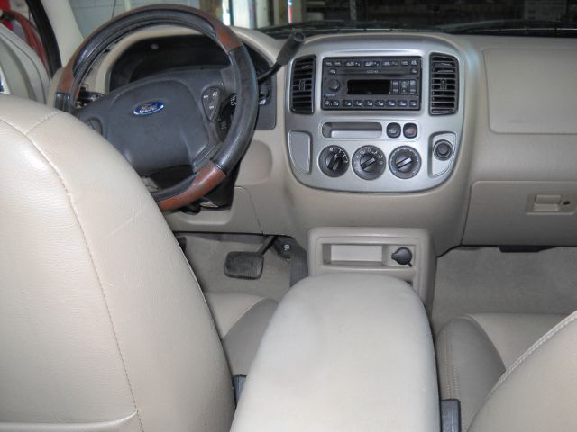 Ford Escape 2003 photo 1