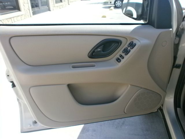 Ford Escape 2003 photo 1