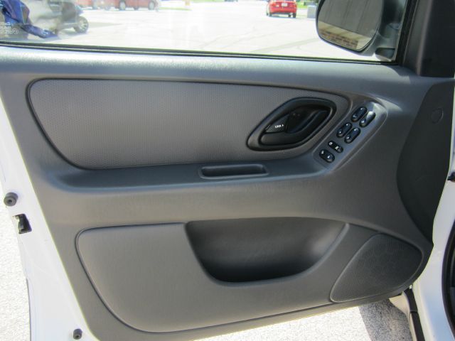 Ford Escape 2003 photo 14