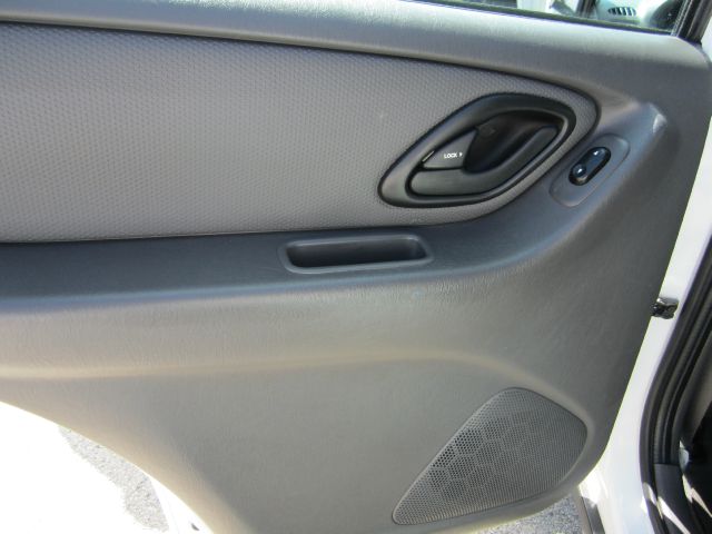 Ford Escape 2003 photo 23