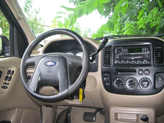 Ford Escape 2003 photo 2