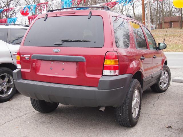 Ford Escape 2004 photo 2