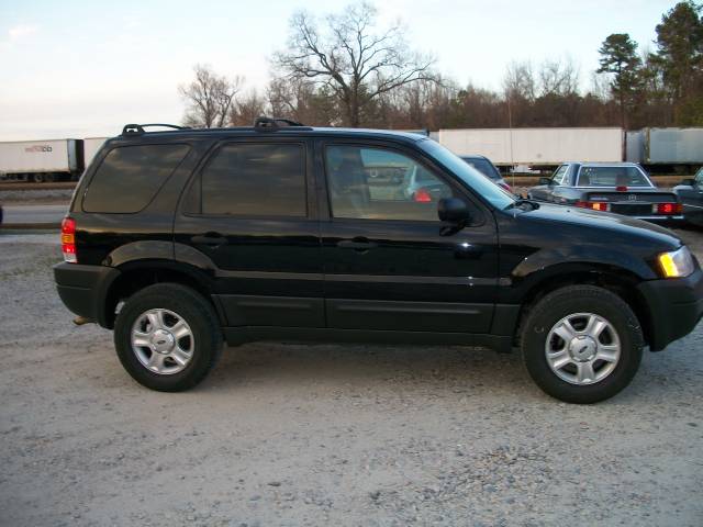 Ford Escape 2004 photo 1