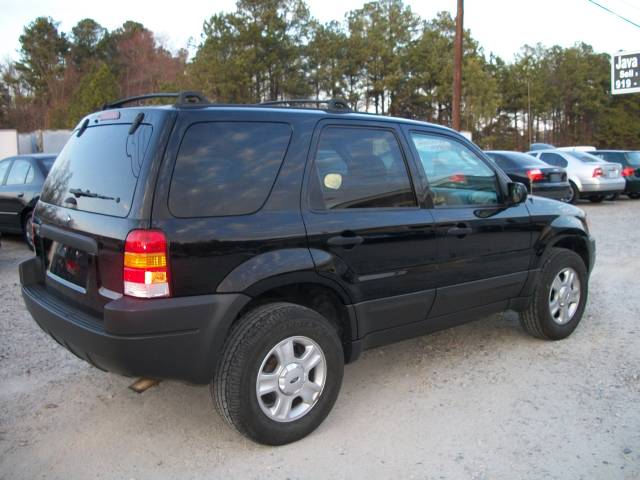 Ford Escape 2004 photo 2