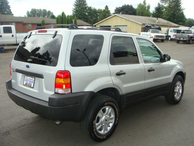 Ford Escape 2004 photo 2