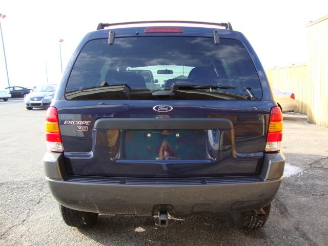 Ford Escape 2004 photo 2