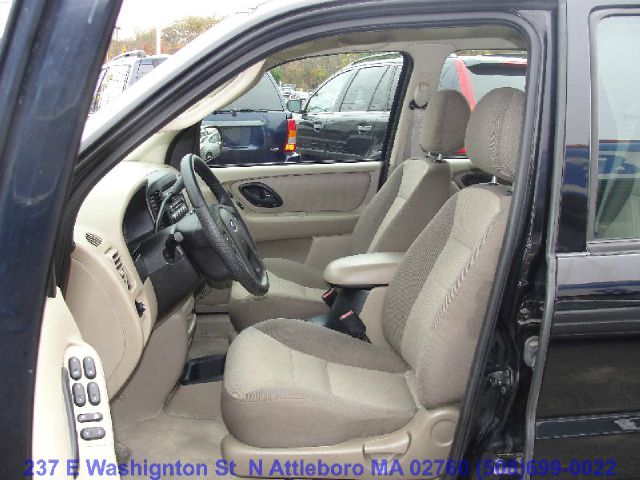 Ford Escape 2004 photo 1