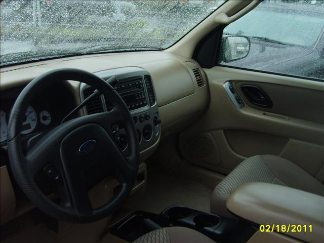 Ford Escape 2004 photo 2