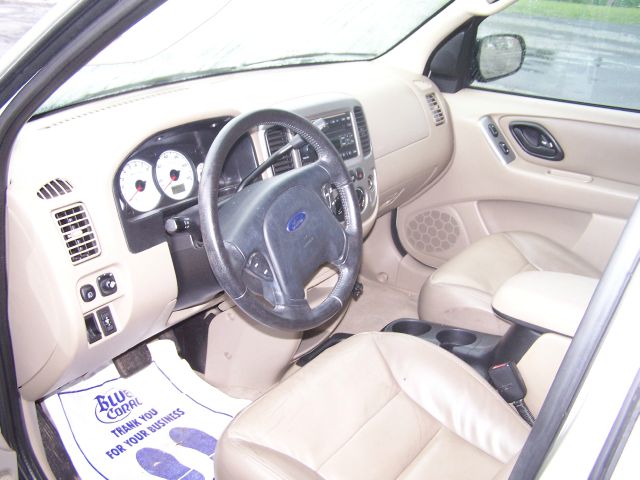 Ford Escape 2004 photo 1