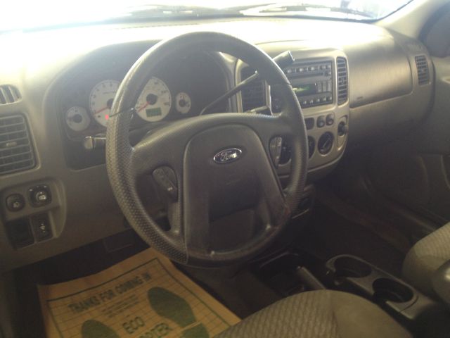 Ford Escape 2004 photo 1