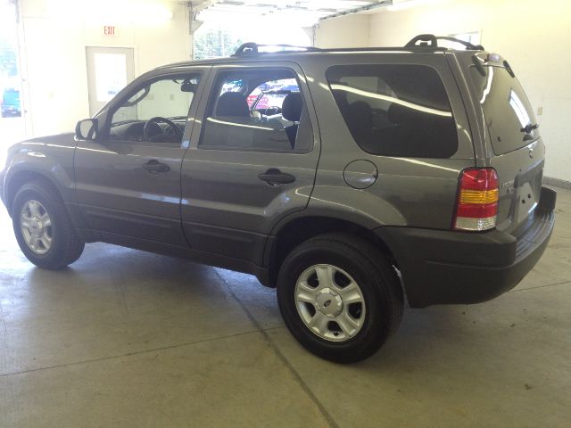 Ford Escape 2004 photo 3