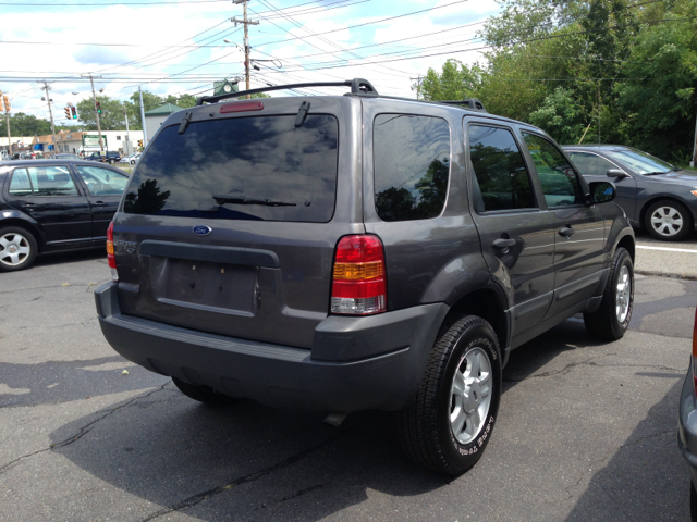 Ford Escape 2004 photo 1