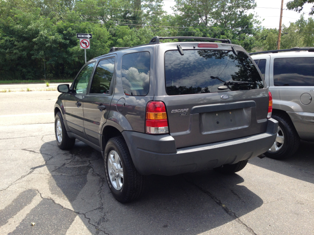 Ford Escape 2004 photo 2