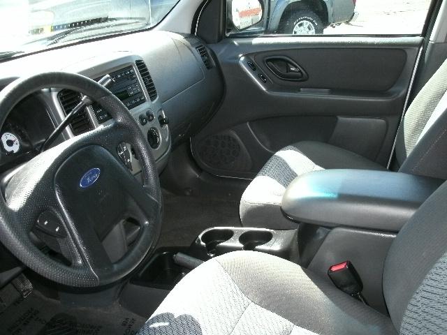 Ford Escape 2004 photo 2