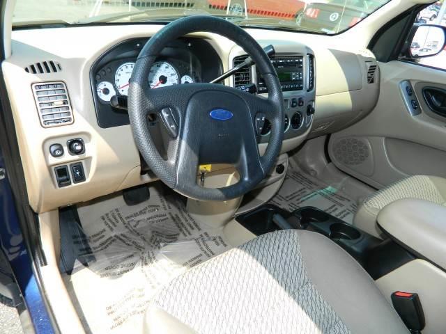 Ford Escape 2004 photo 11