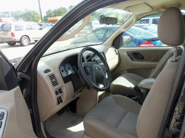 Ford Escape 2004 photo 1