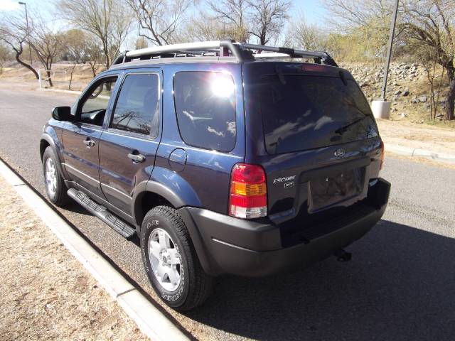 Ford Escape 2004 photo 2