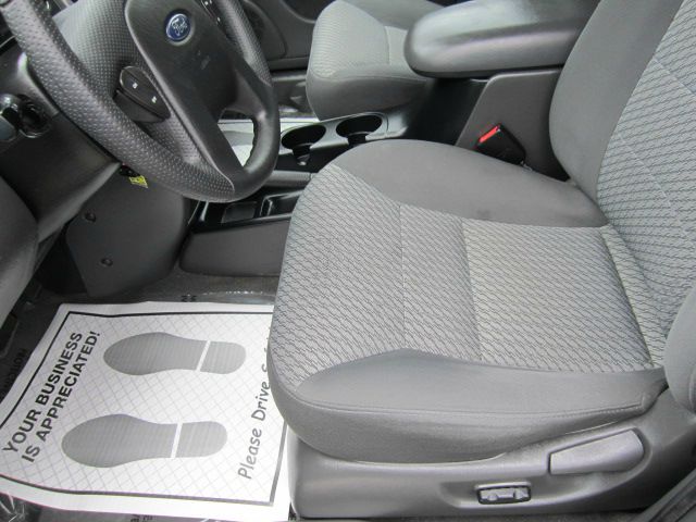 Ford Escape 2004 photo 21