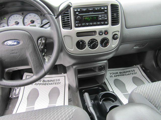 Ford Escape 2004 photo 22