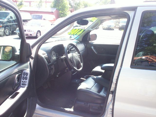 Ford Escape 2004 photo 2