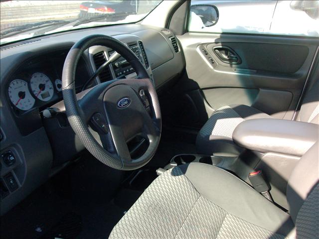 Ford Escape 2004 photo 2