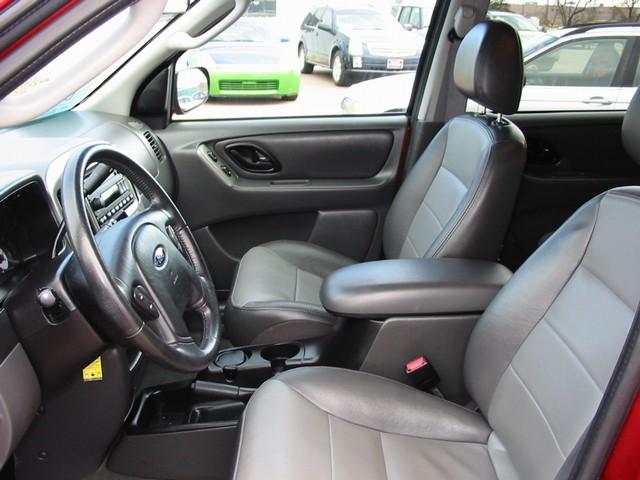 Ford Escape 2004 photo 1