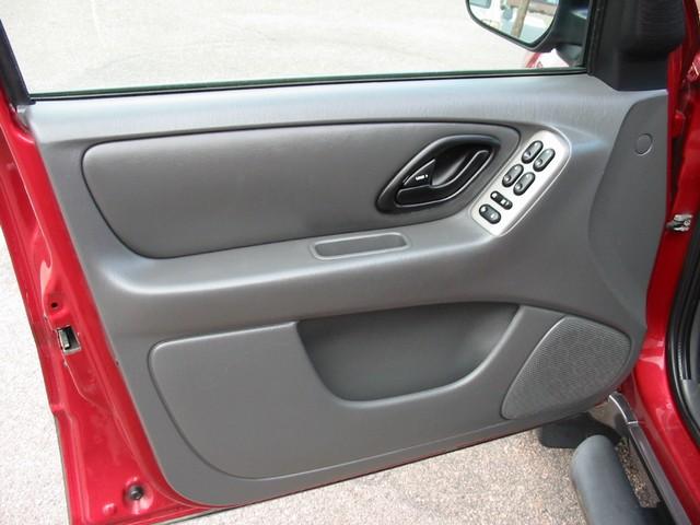 Ford Escape 2004 photo 3