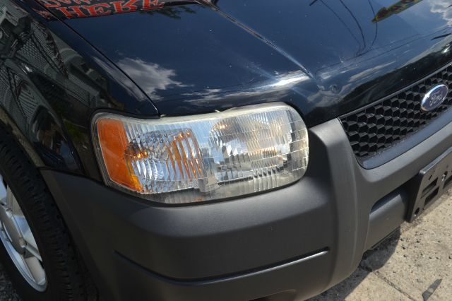 Ford Escape 2004 photo 2