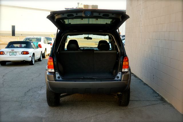 Ford Escape 2004 photo 1