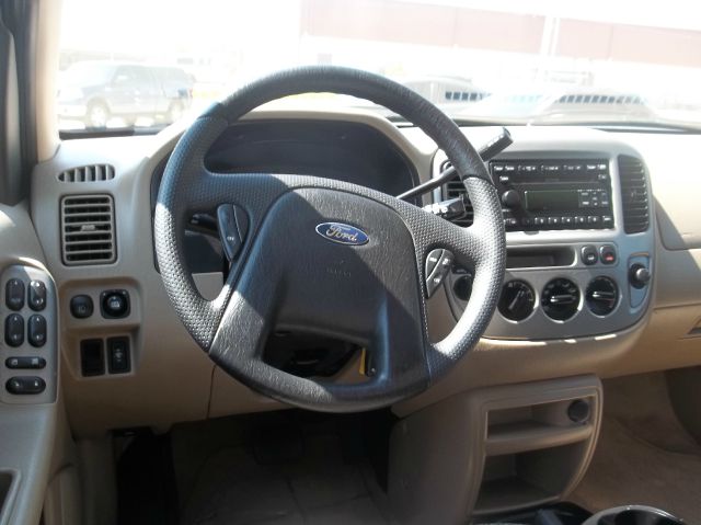 Ford Escape 2004 photo 3