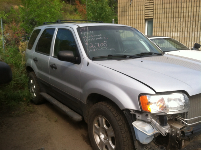 Ford Escape 2004 photo 2