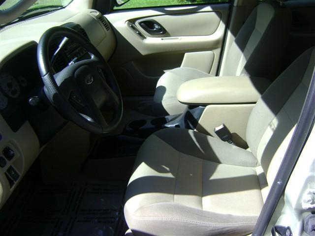 Ford Escape 2004 photo 2