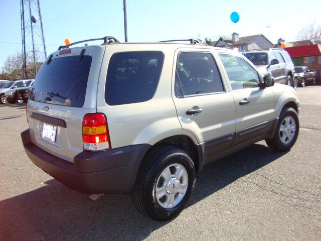 Ford Escape 2004 photo 1