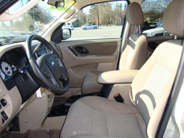 Ford Escape 2004 photo 2