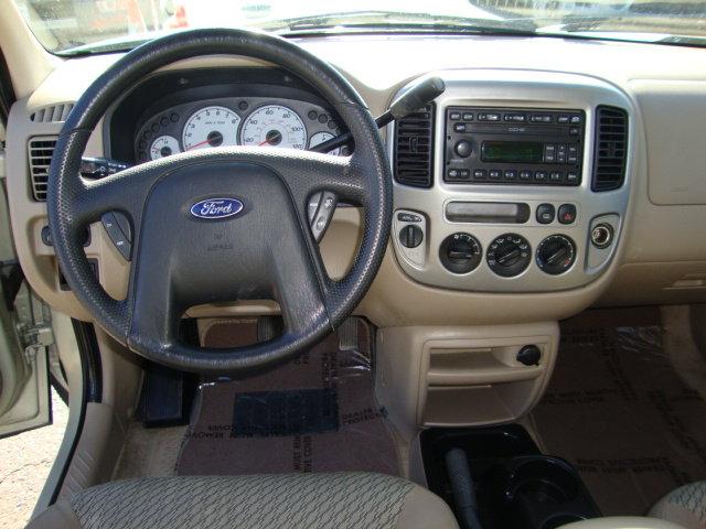 Ford Escape 2004 photo 4