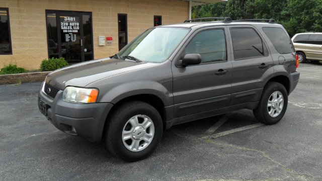 Ford Escape 2004 photo 1