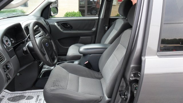 Ford Escape 2004 photo 2