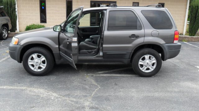 Ford Escape 2004 photo 3