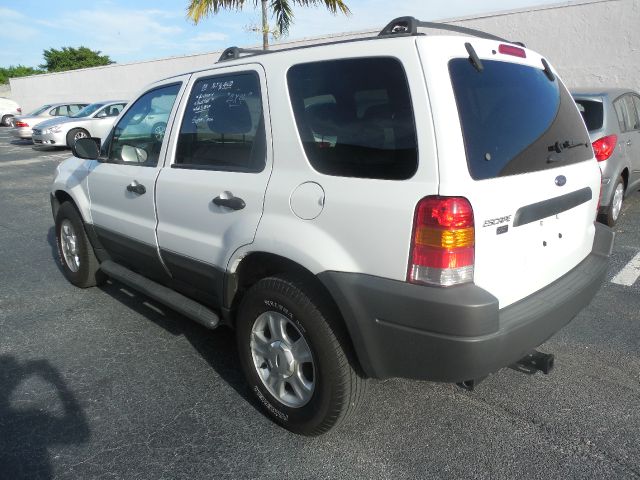 Ford Escape 2004 photo 1