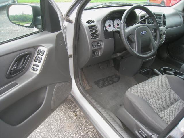 Ford Escape 2004 photo 3