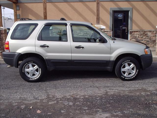 Ford Escape 2004 photo 2