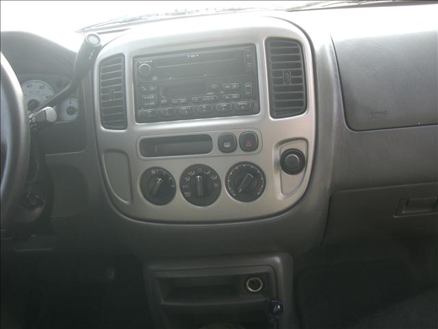 Ford Escape 2004 photo 3