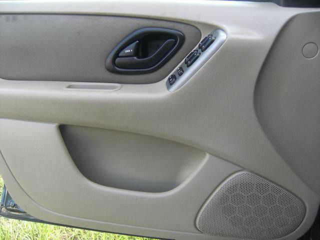 Ford Escape 2004 photo 2