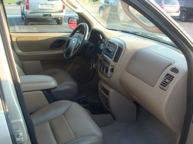 Ford Escape 2004 photo 3