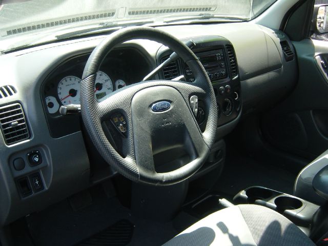 Ford Escape 2004 photo 3